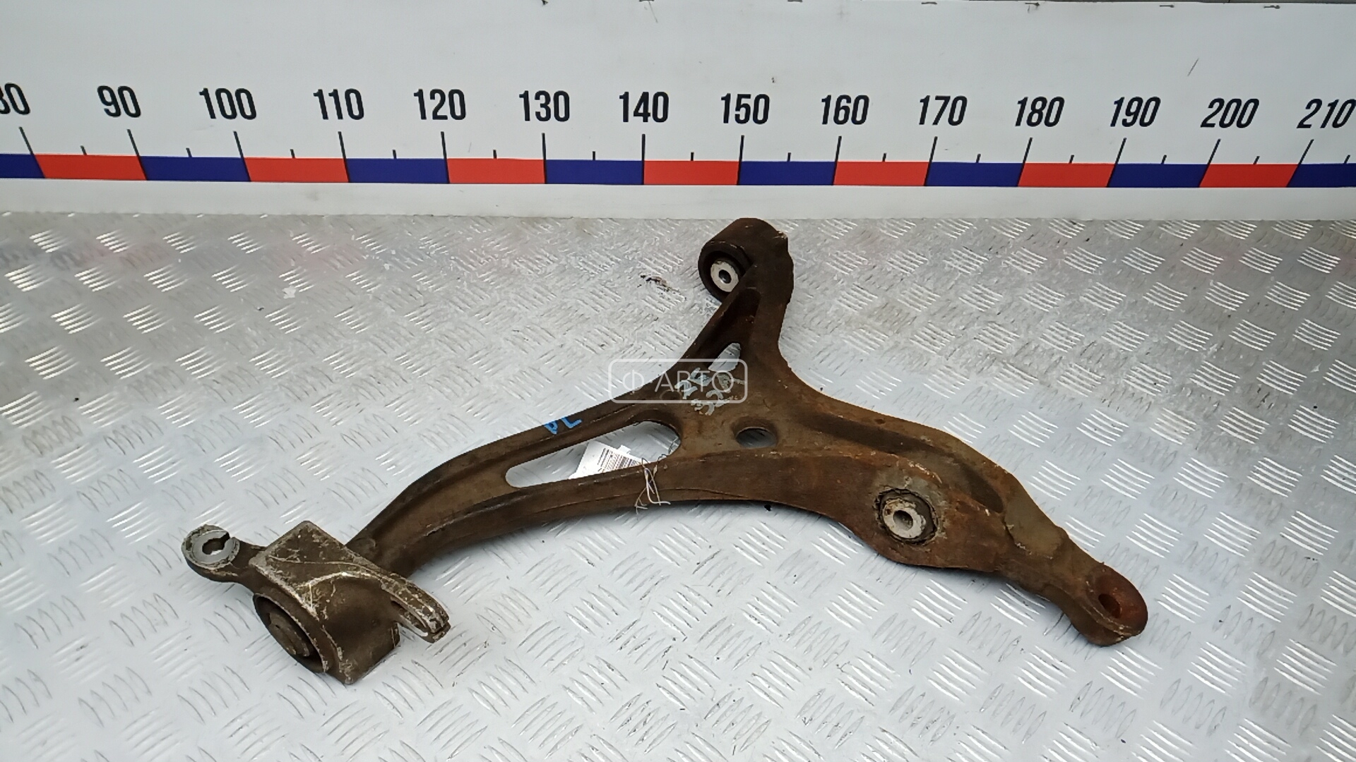 Рычаг передний нижний левый