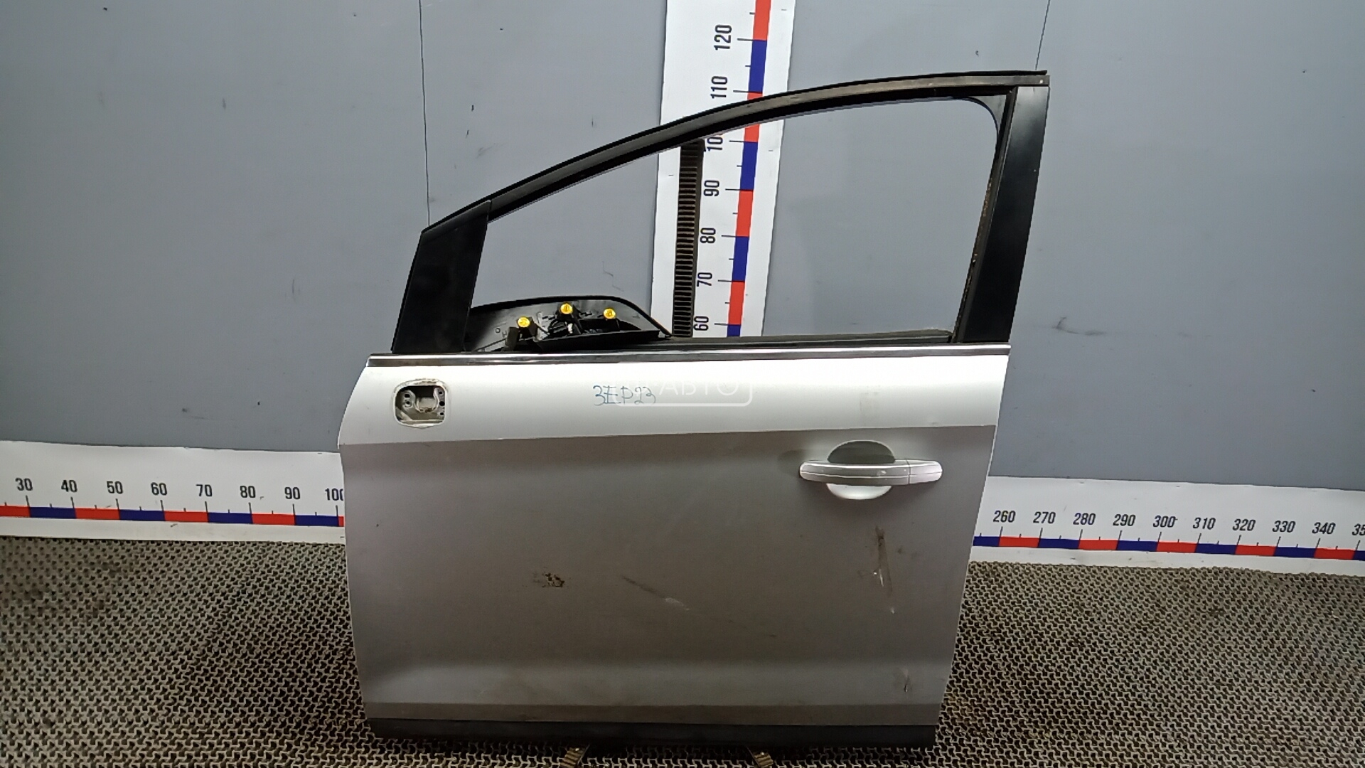 Дверь передняя левая