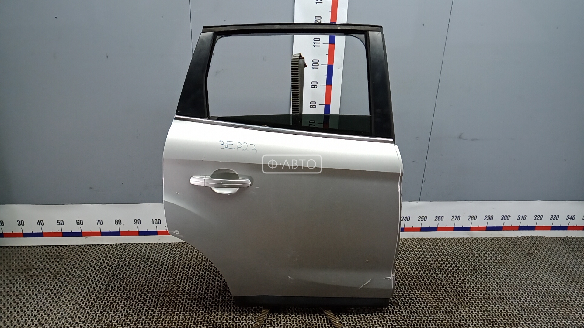 Дверь задняя правая