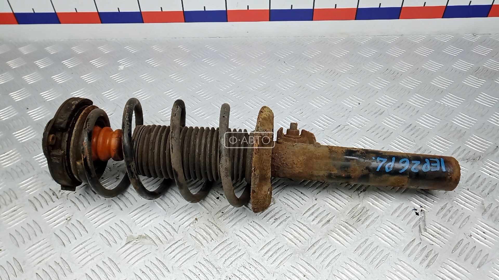 Стойка передняя левая