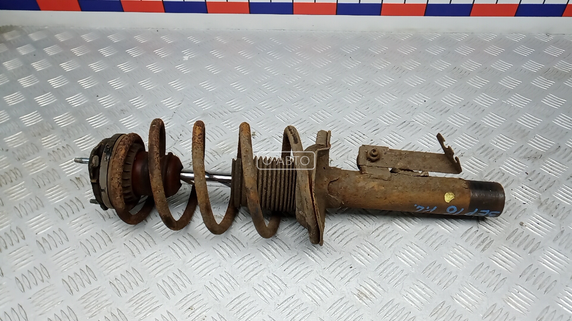 Стойка передняя левая