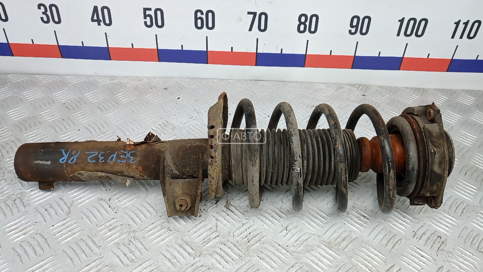 Стойка передняя правая