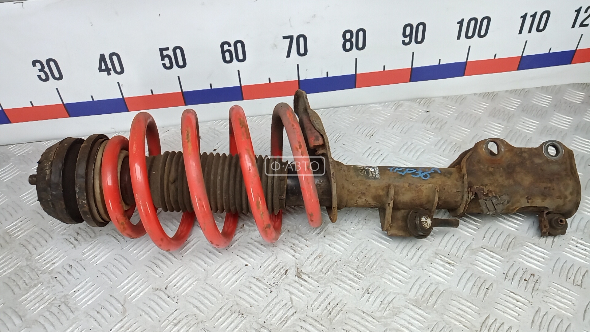 Стойка передняя правая