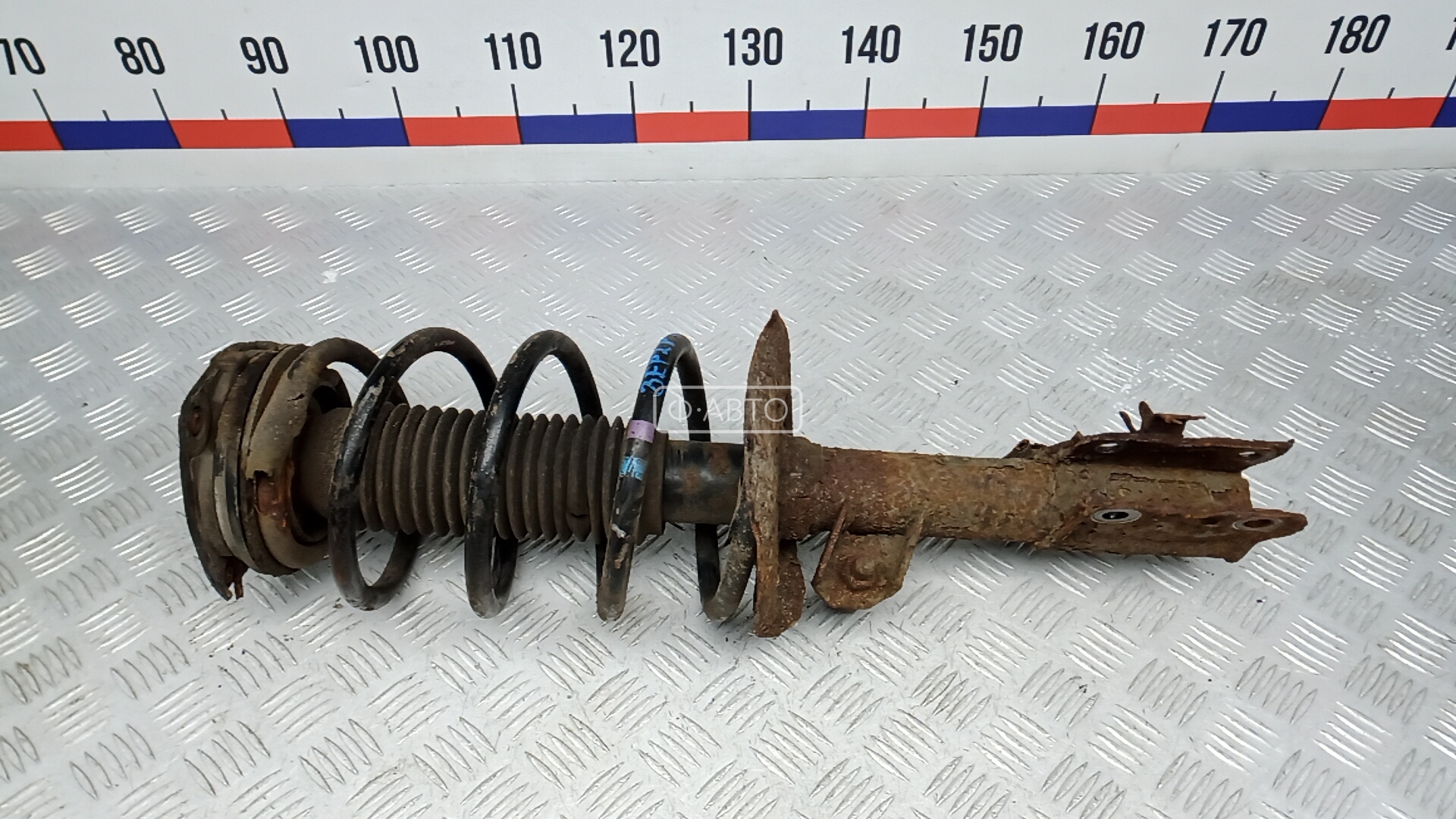 Стойка передняя правая