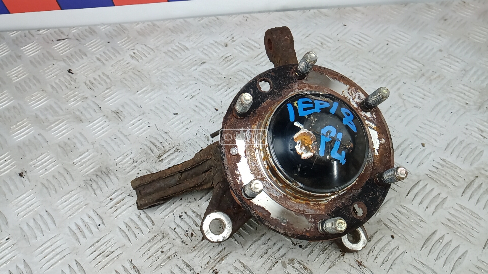 Ступица передняя левая
