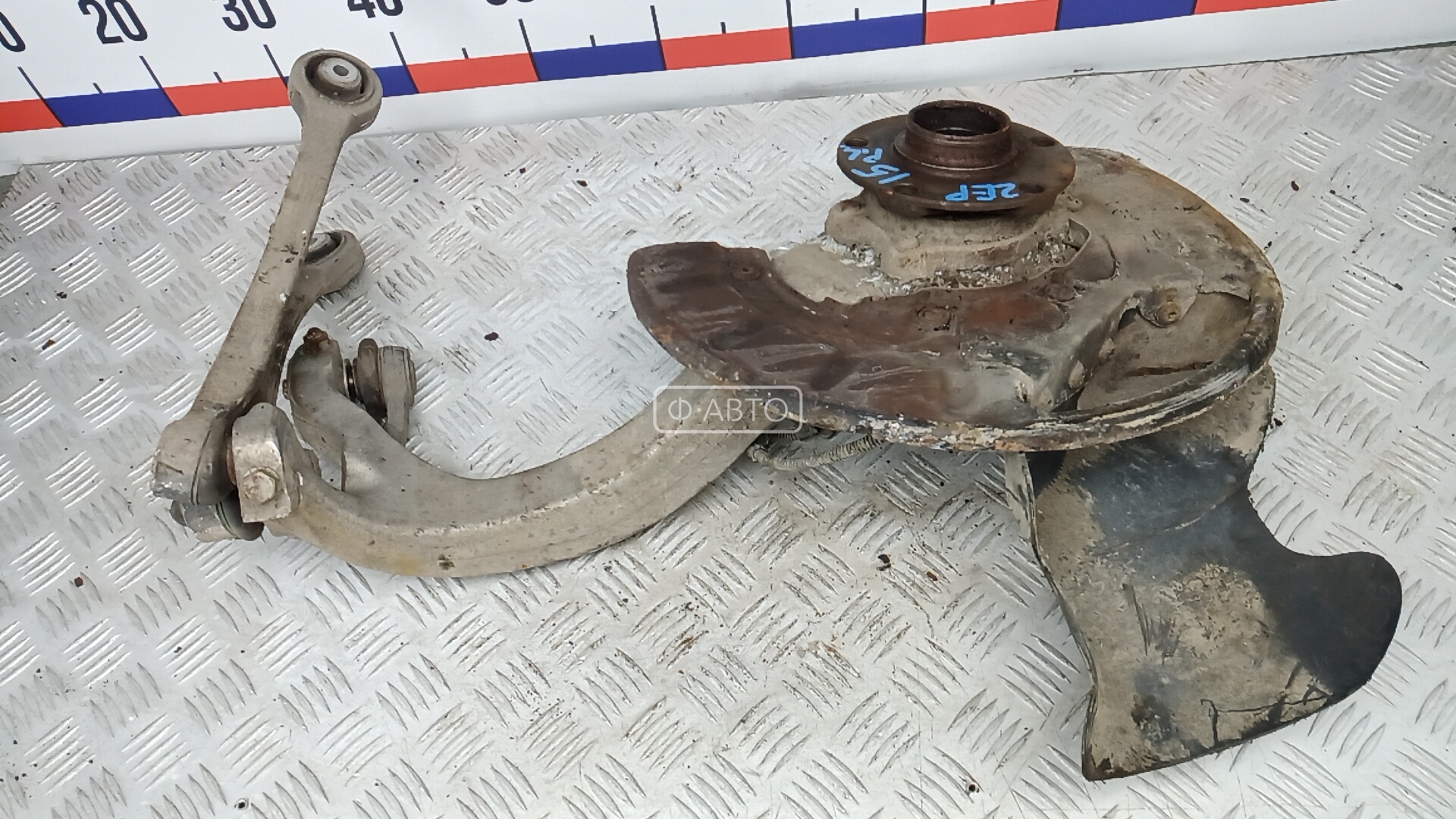 Ступица передняя левая