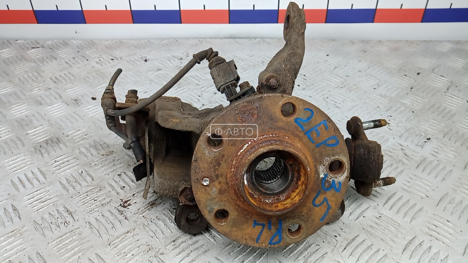 Ступица передняя левая