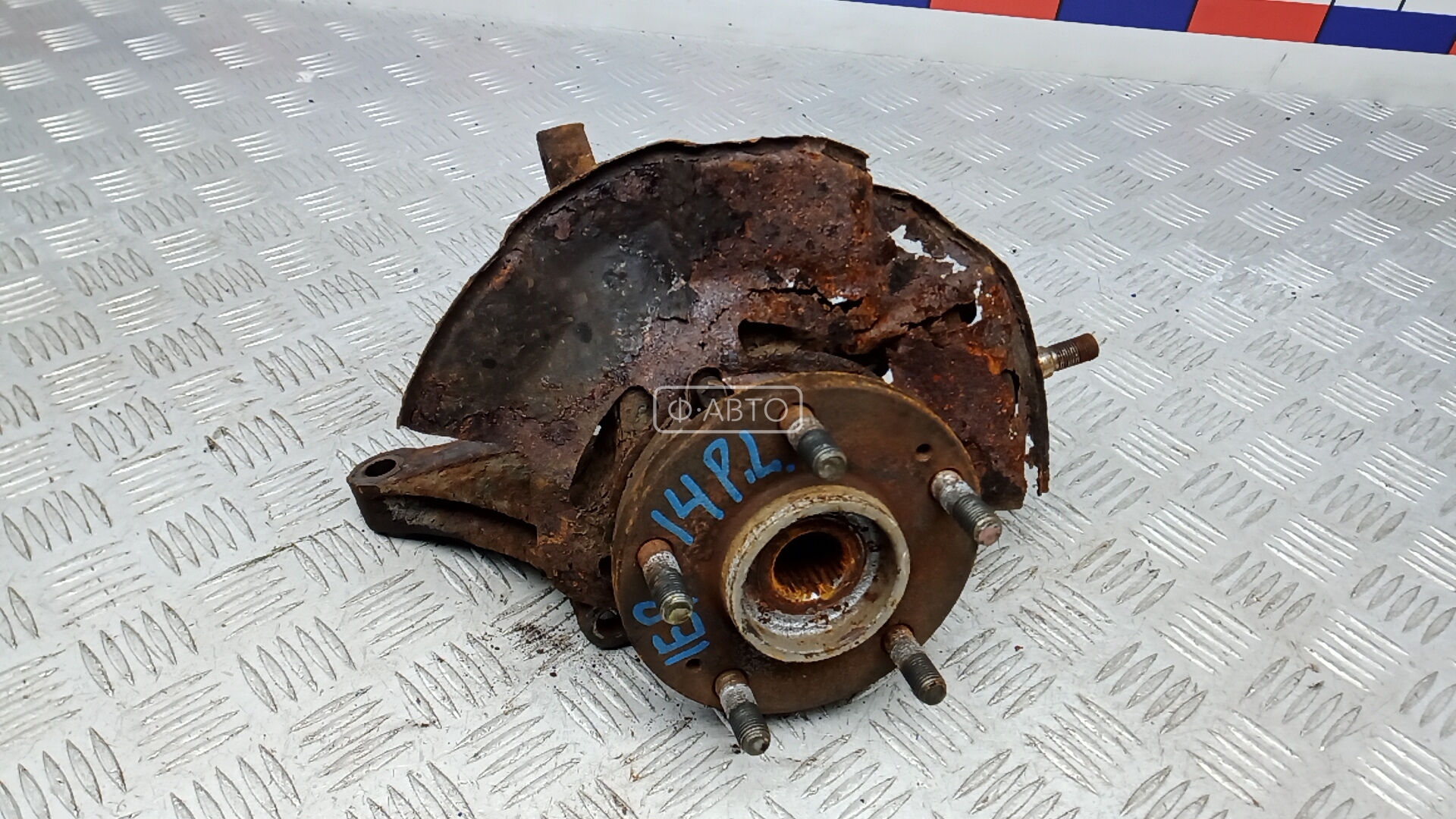 Ступица передняя левая