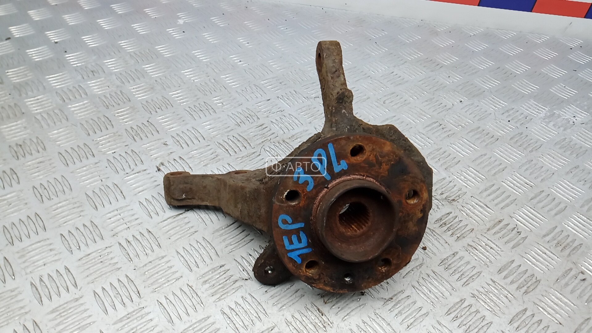 Ступица передняя левая