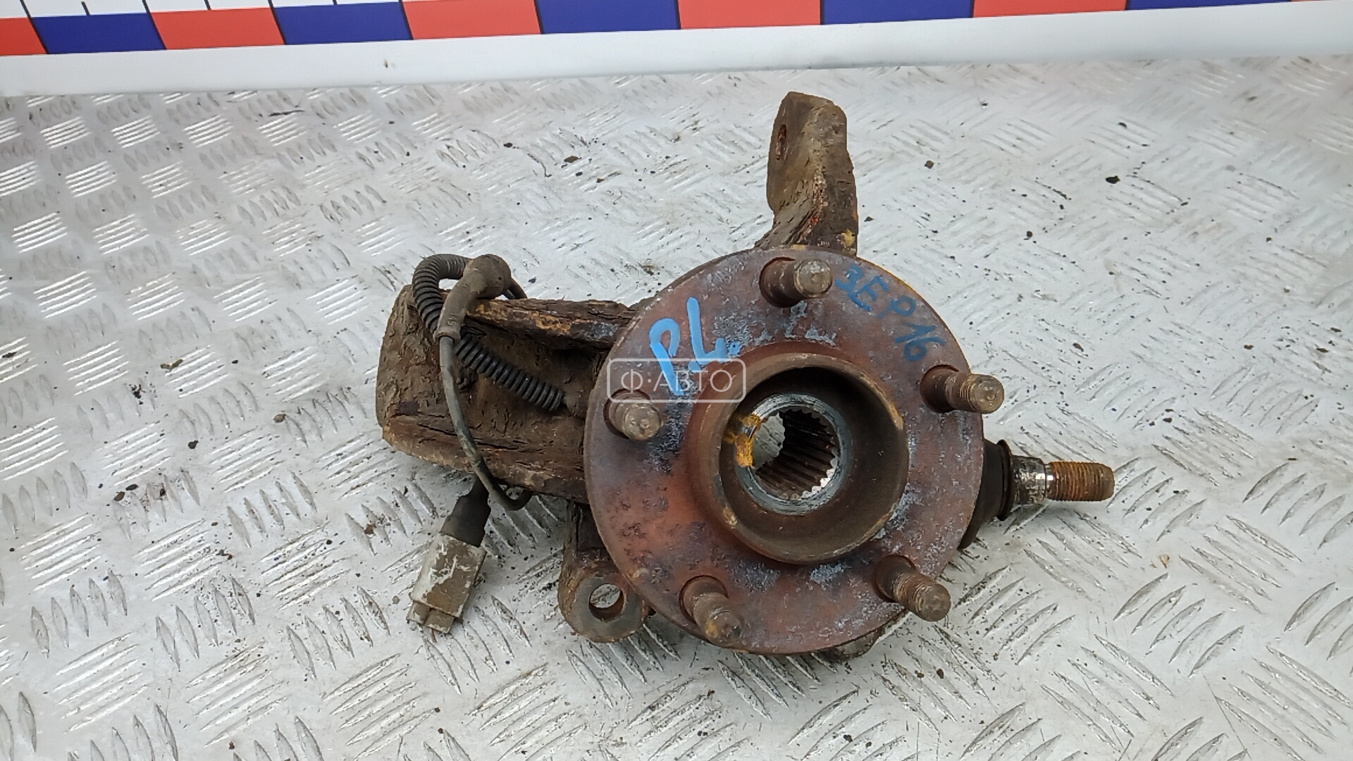 Ступица передняя левая