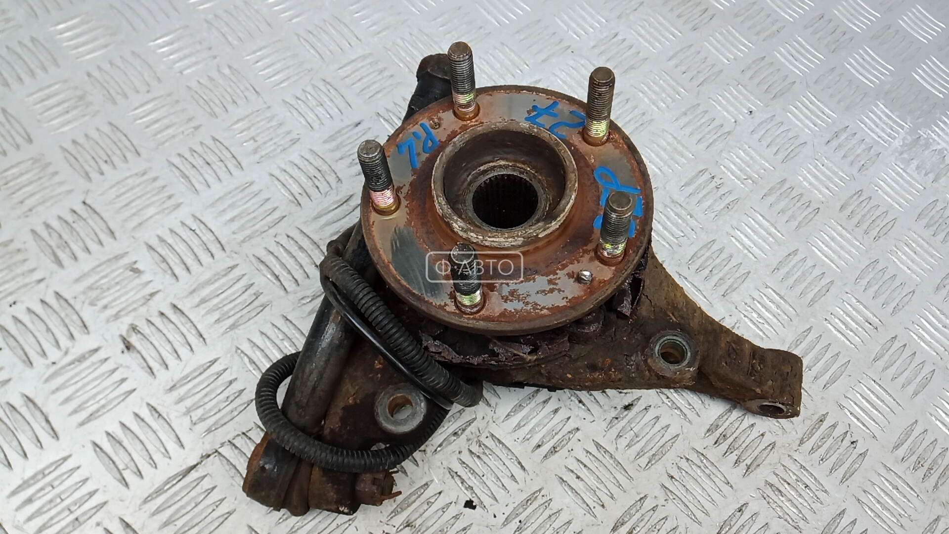 Ступица передняя левая