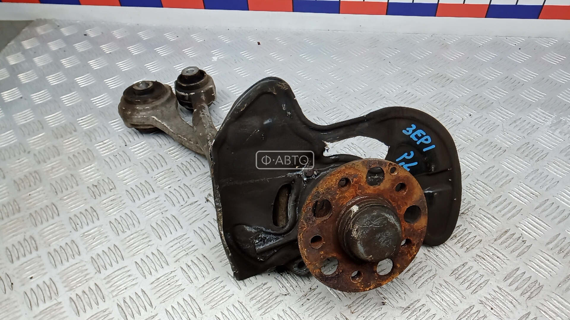 Ступица передняя левая