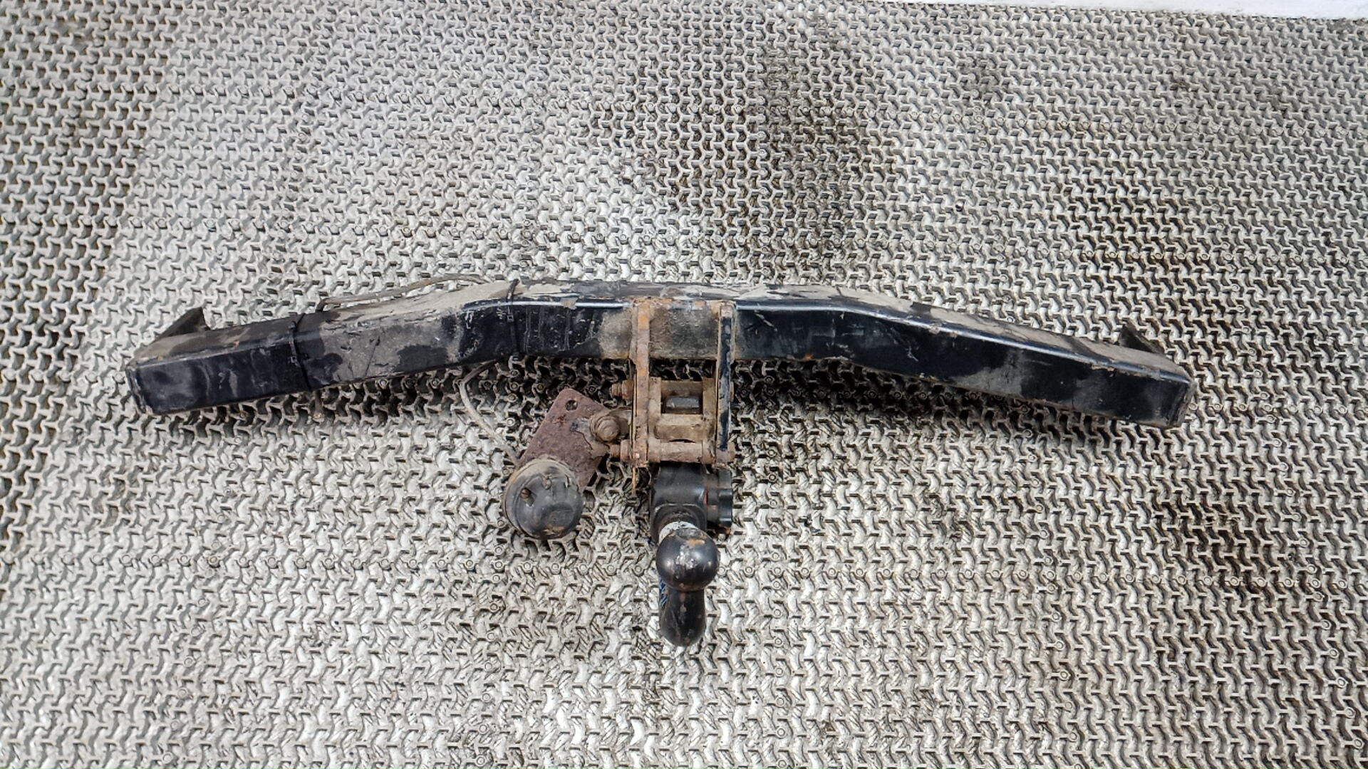 Фаркоп (прицепное устройство) VOLKSWAGEN TIGUAN 1