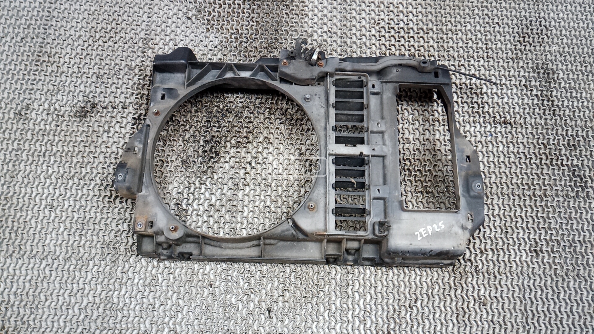 Передняя панель крепления облицовки (телевизор)