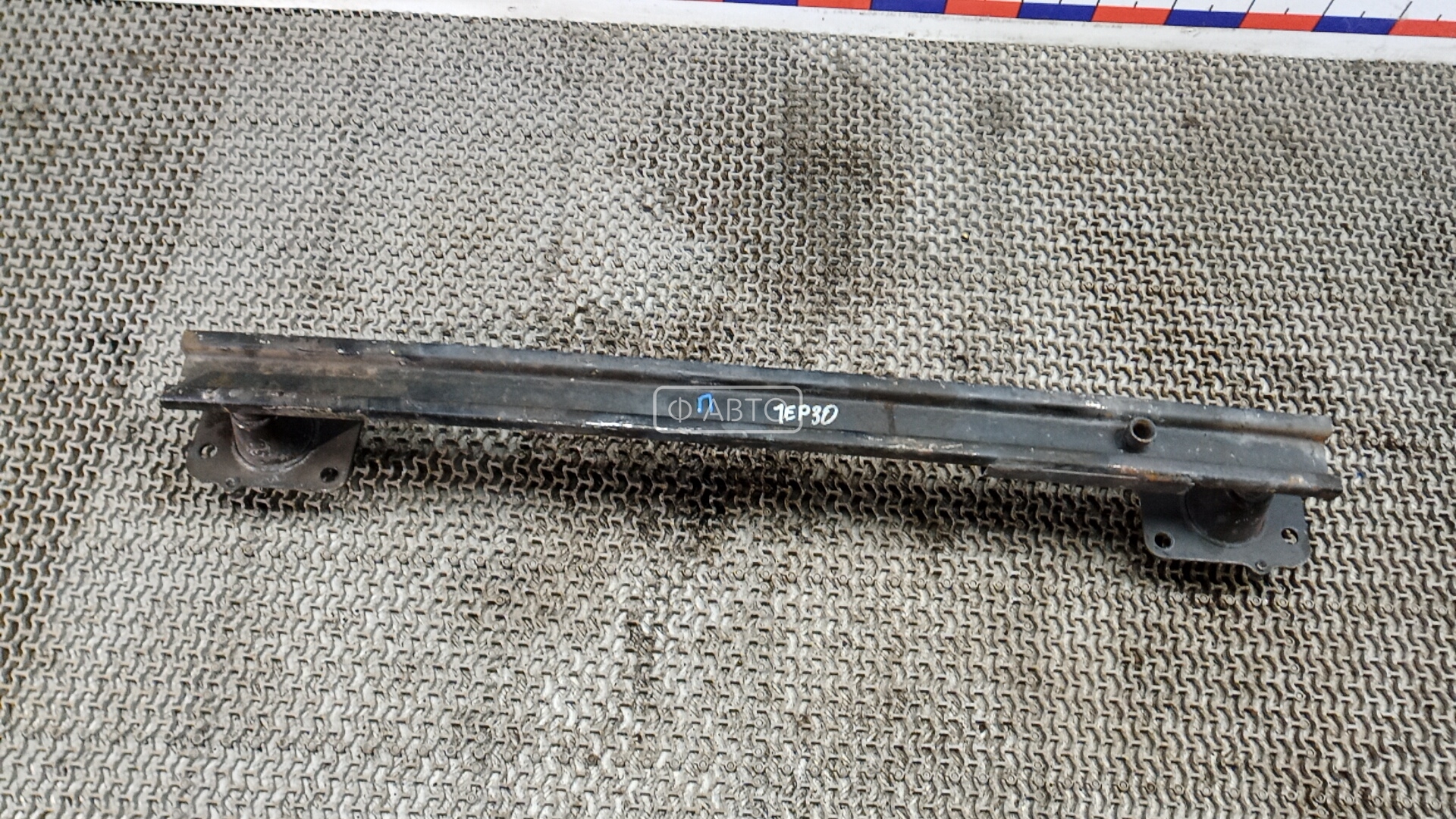 Усилитель бампера передний (кронштейн)