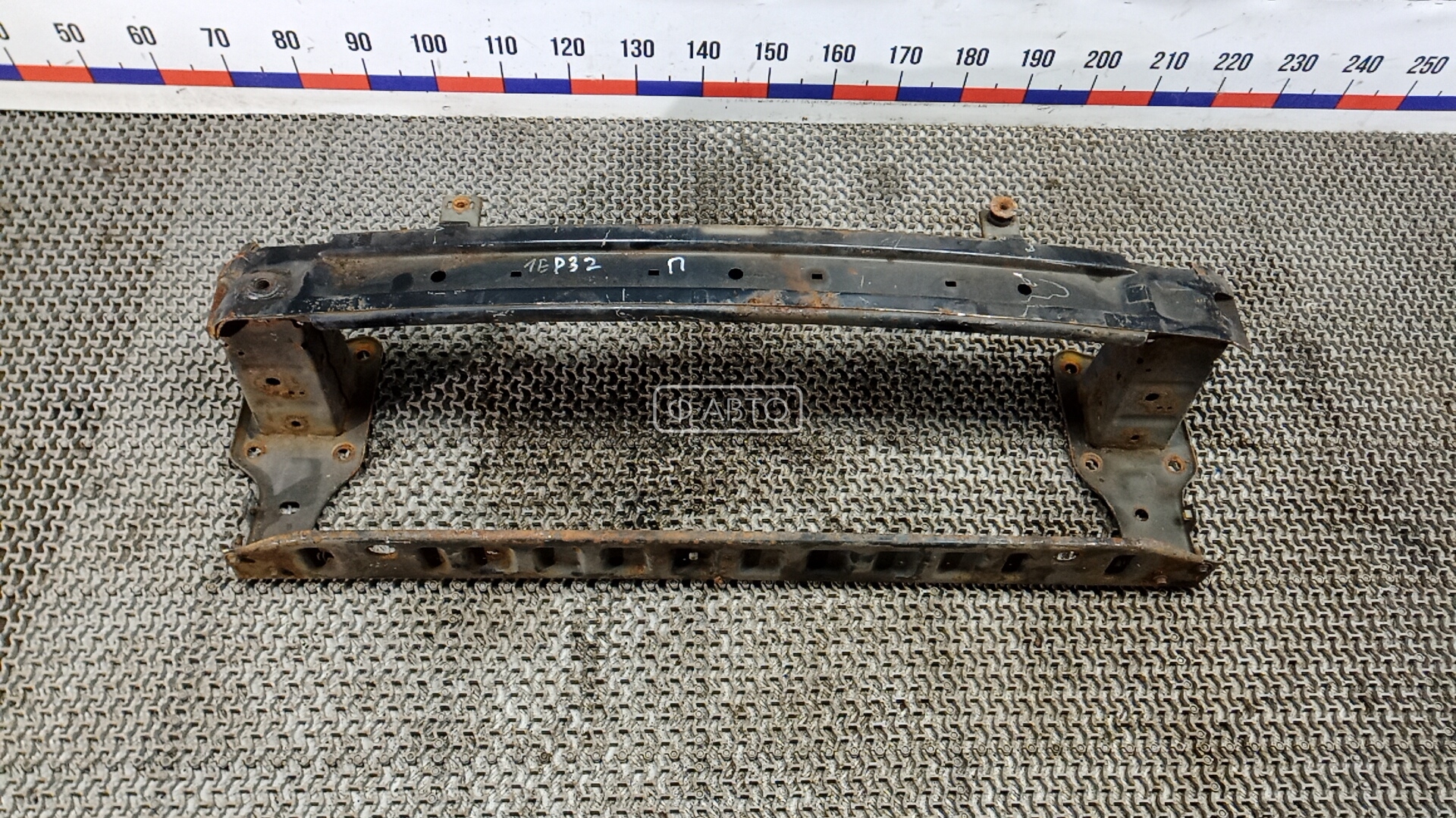 Усилитель бампера передний (кронштейн)