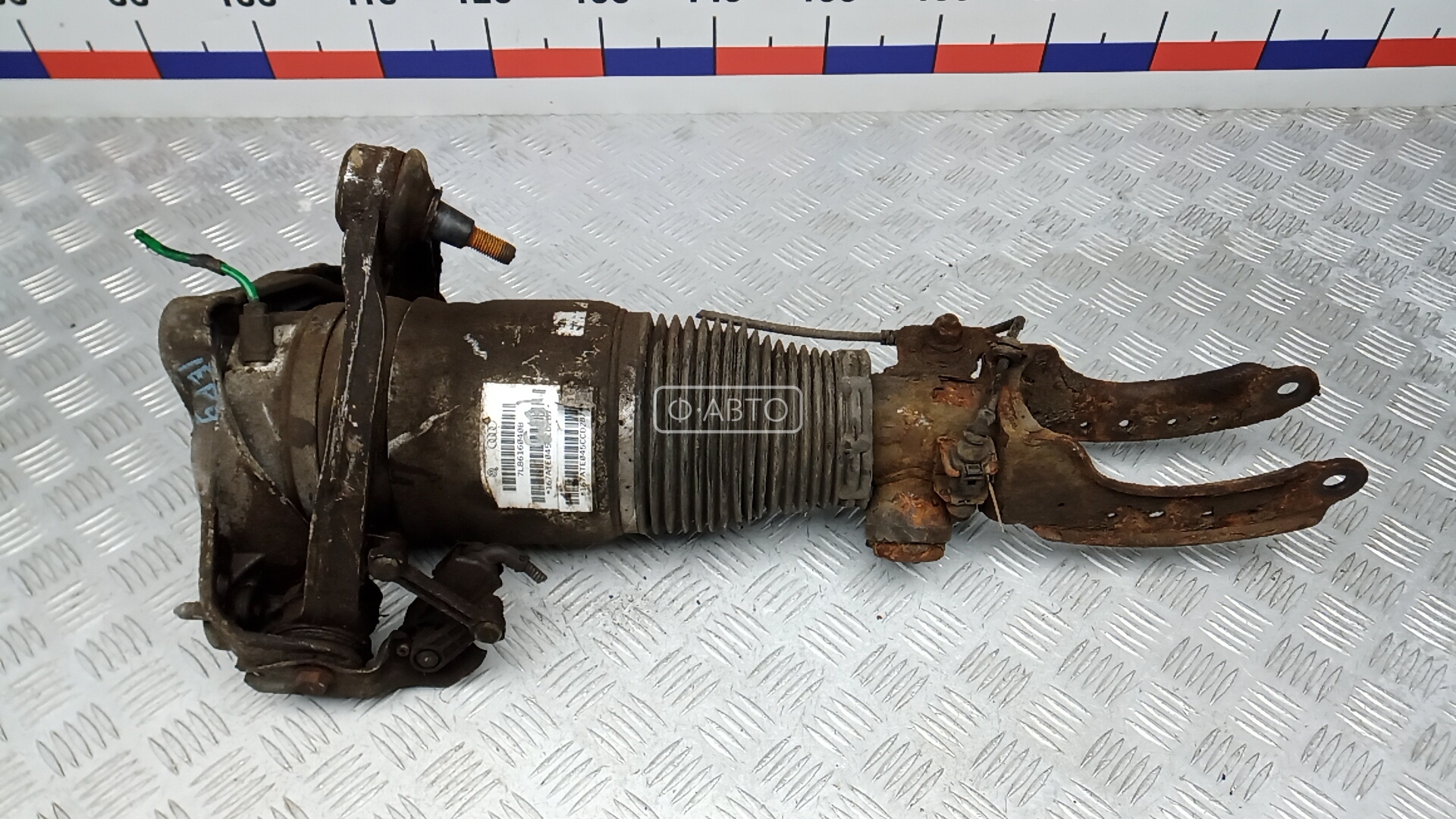 Стойка передняя правая