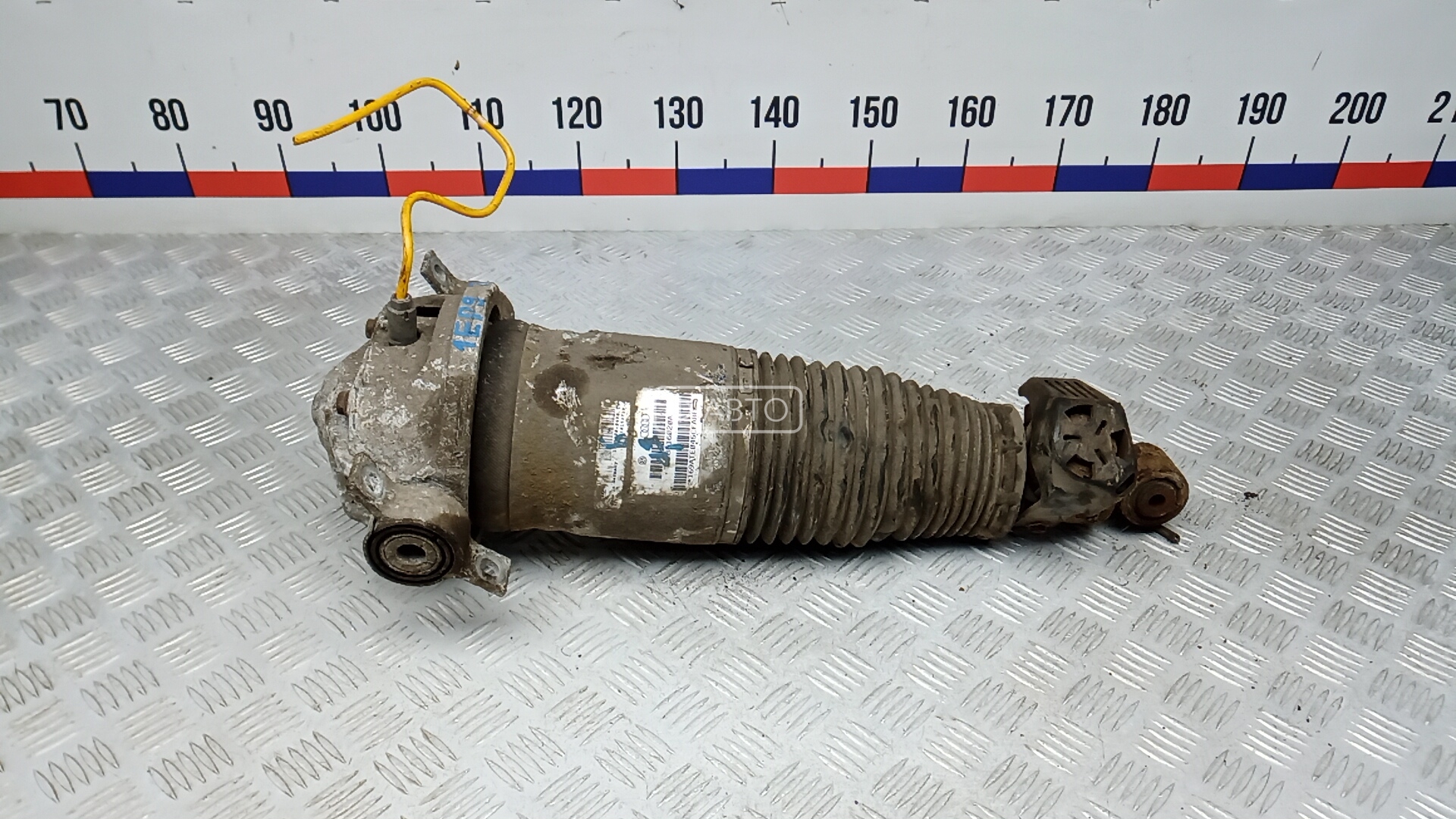 Стойка задняя правая