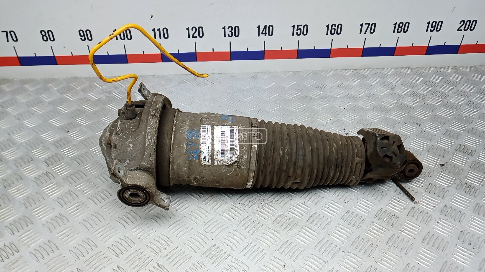 Стойка задняя правая