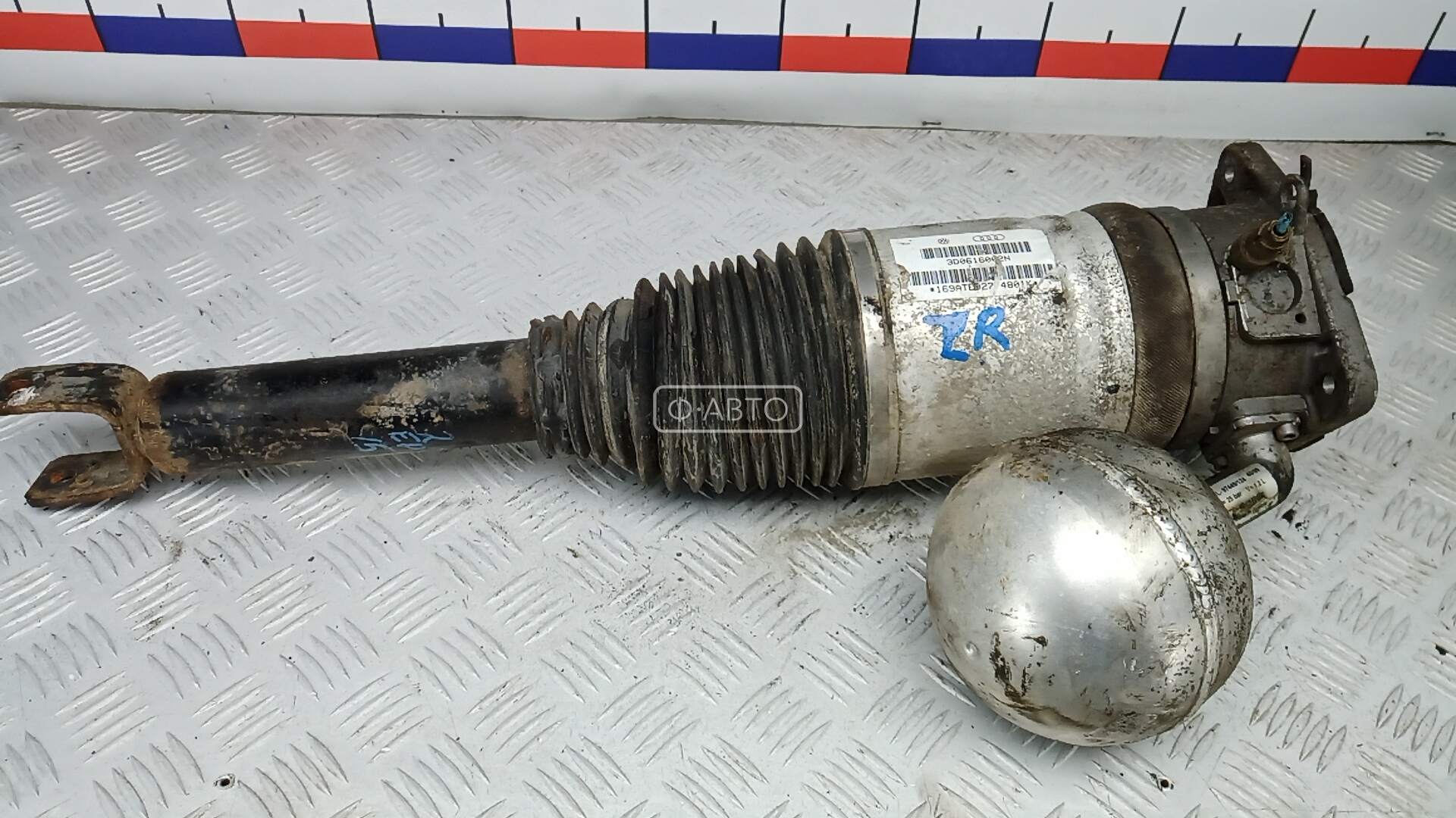 Стойка задняя правая