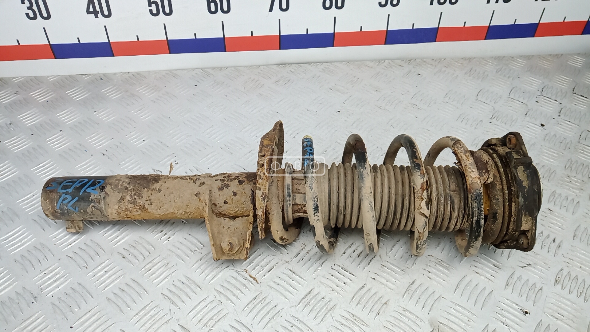 Стойка передняя левая