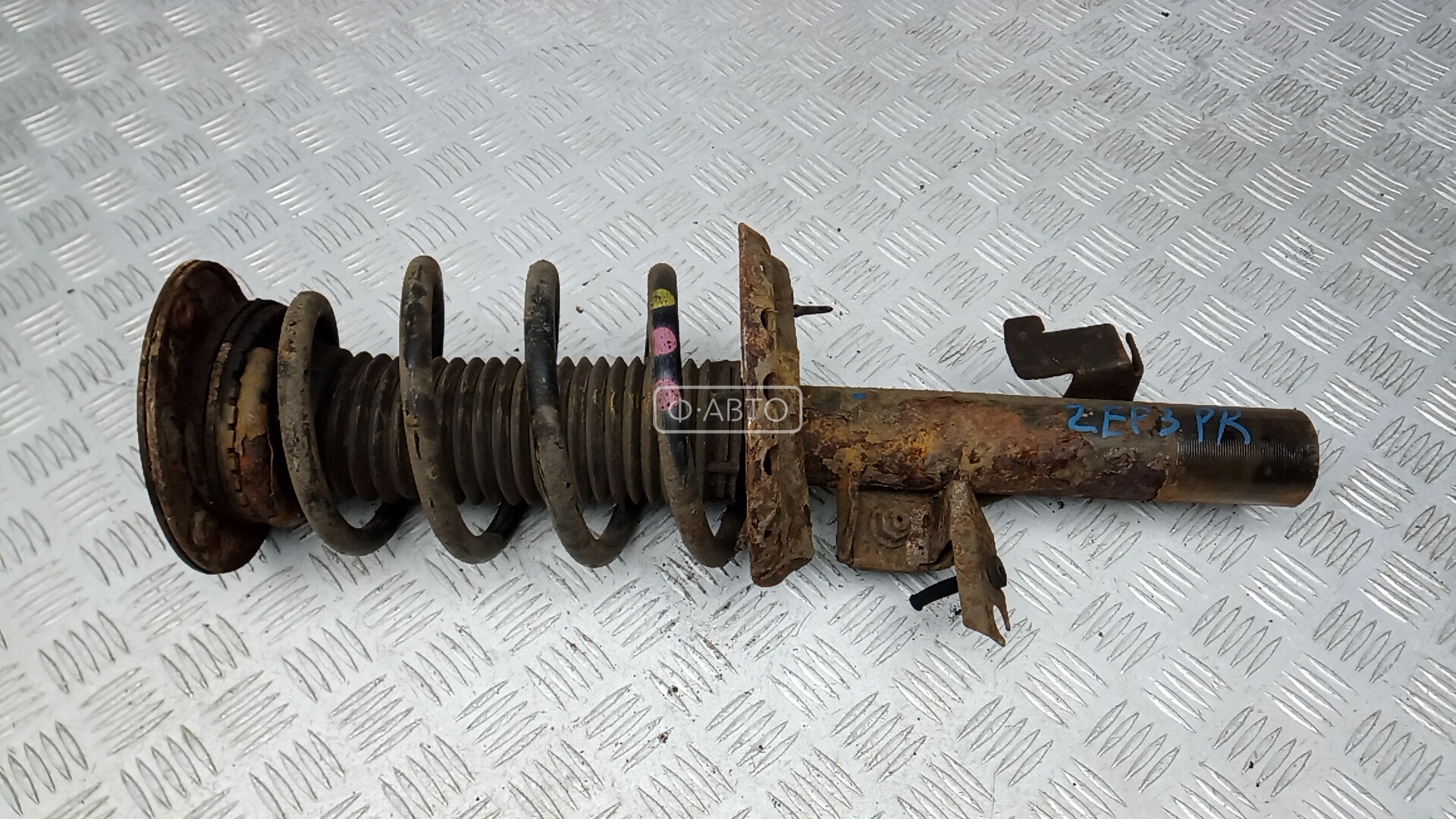 Стойка передняя правая