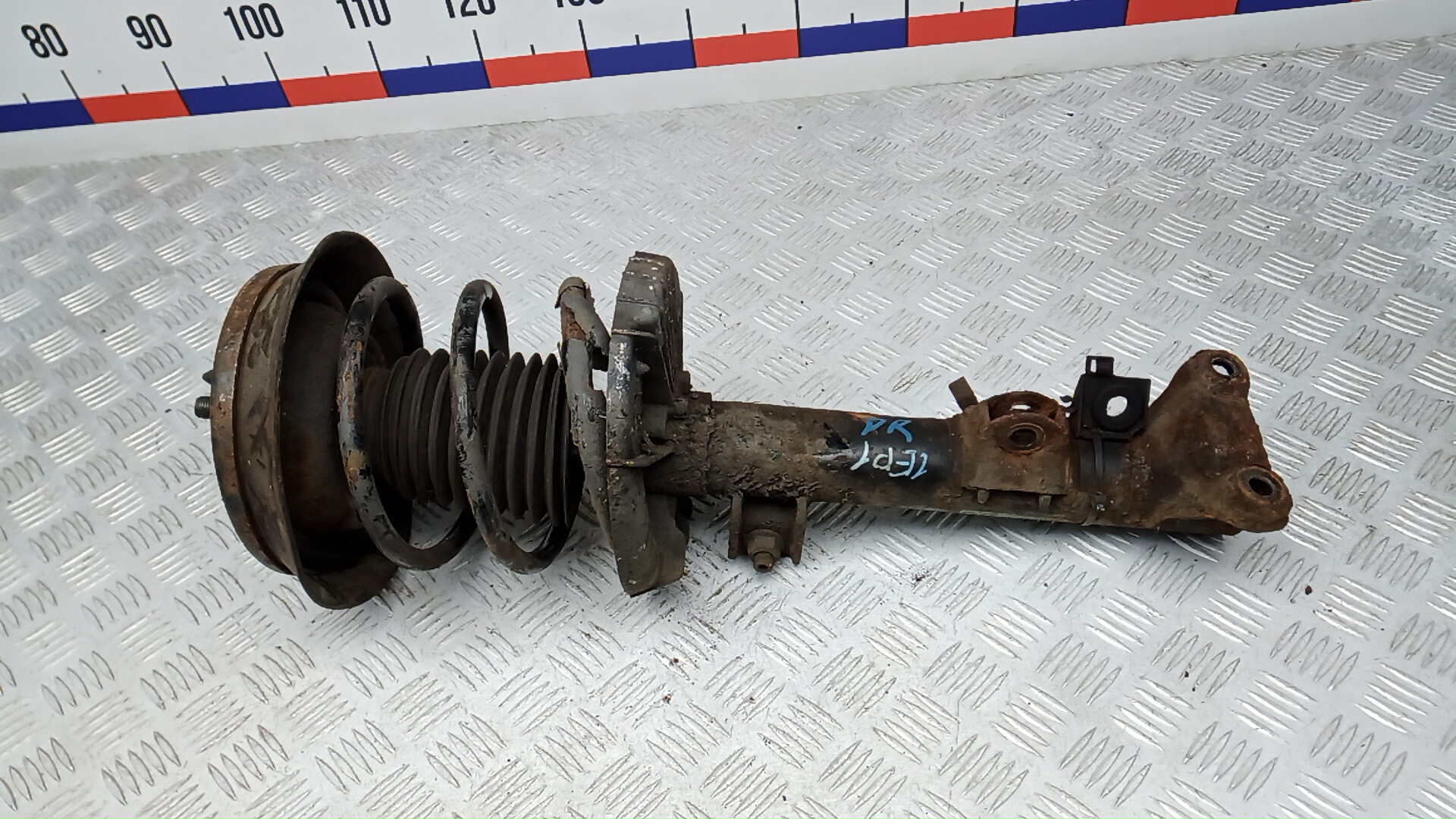 Стойка передняя правая MERCEDES BENZ C-CLASS W203