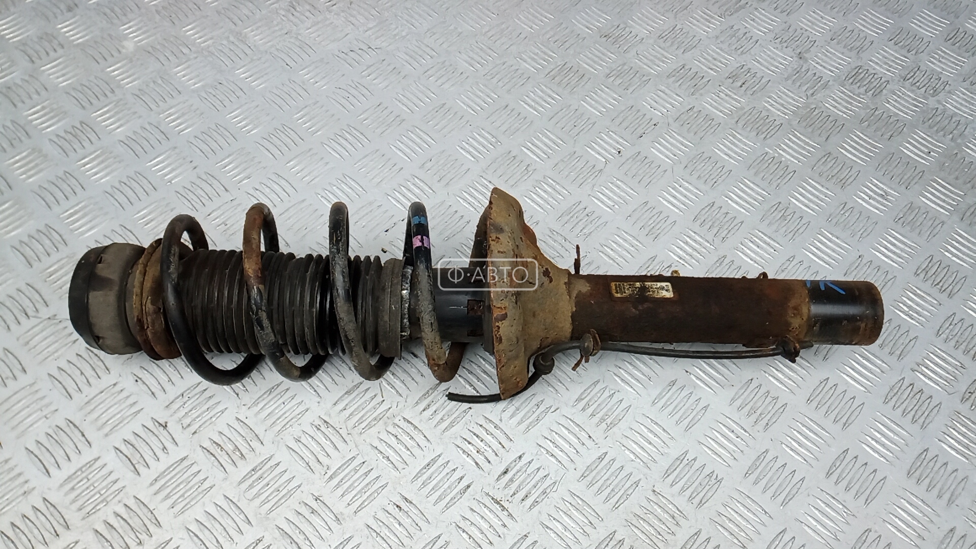 Стойка передняя правая