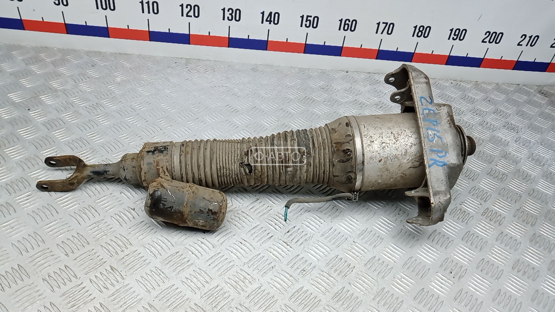 Стойка передняя правая