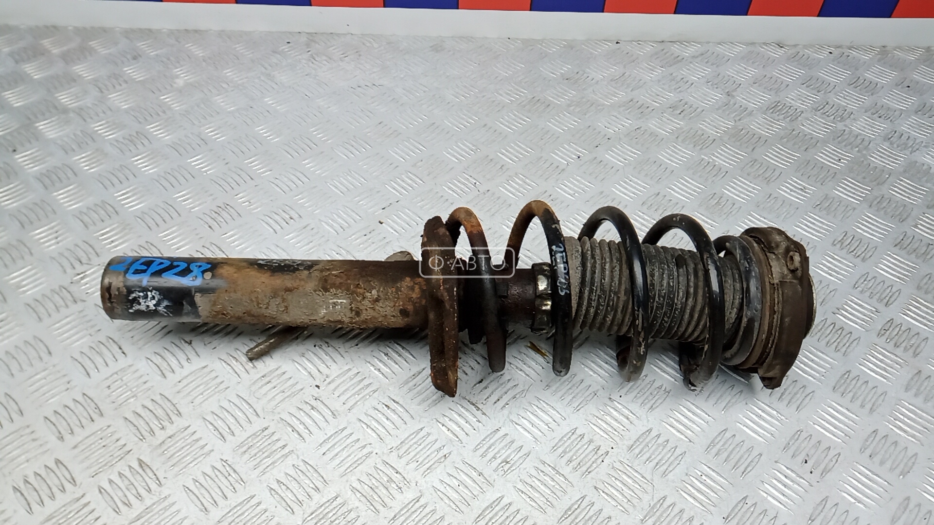 Стойка передняя левая