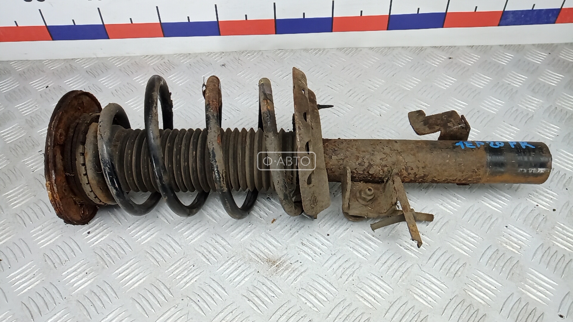 Стойка передняя правая