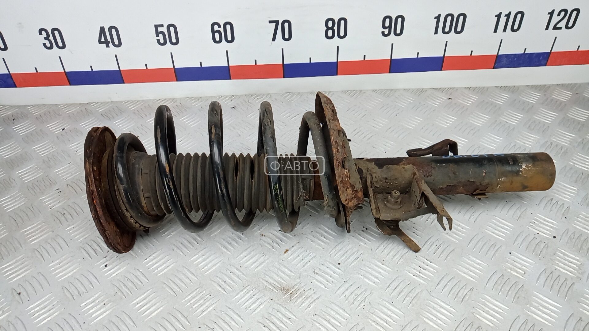 Стойка передняя правая