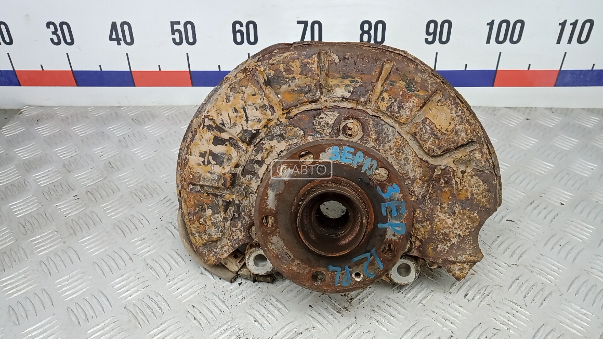 Ступица передняя левая