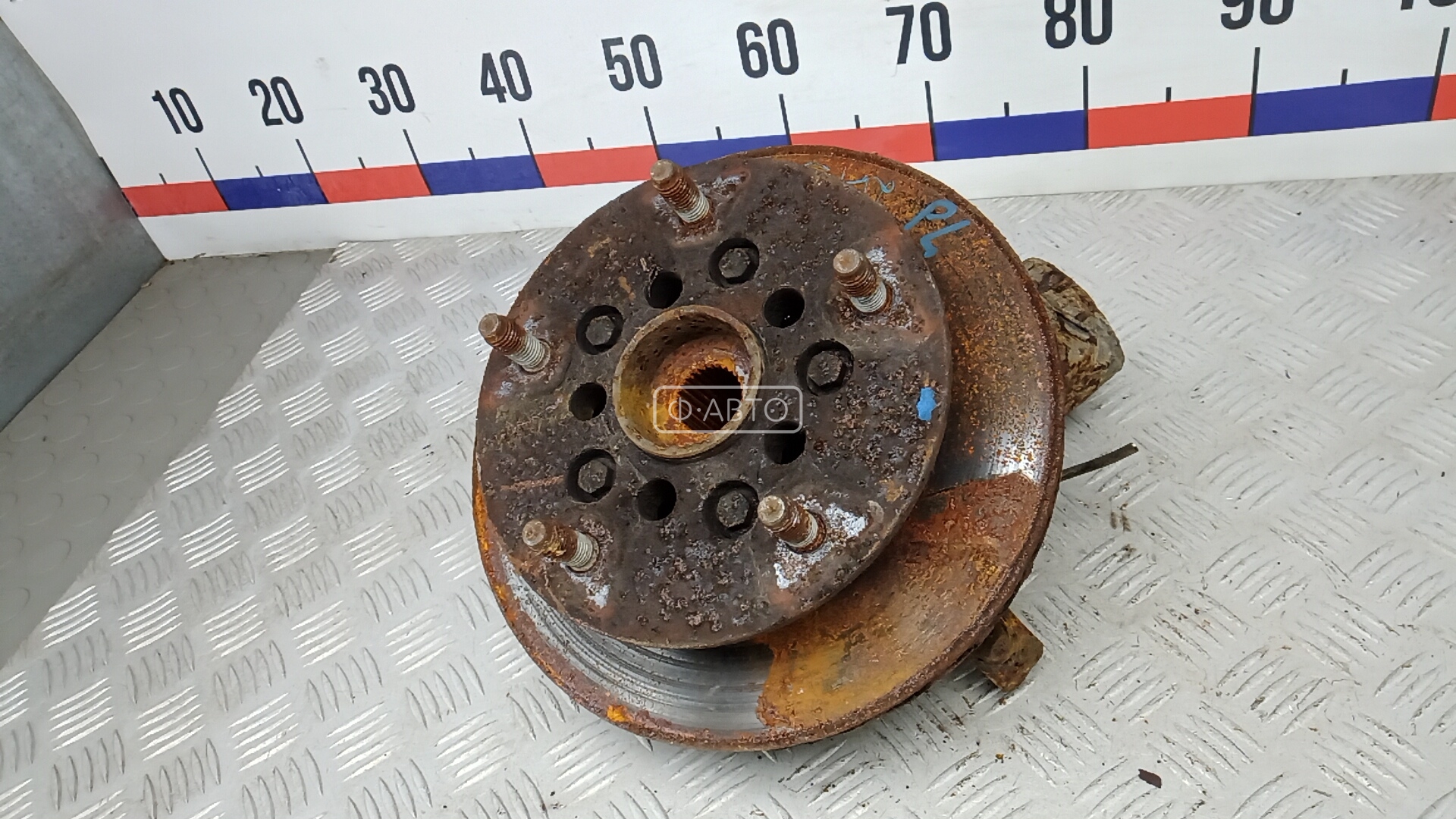 Ступица передняя левая