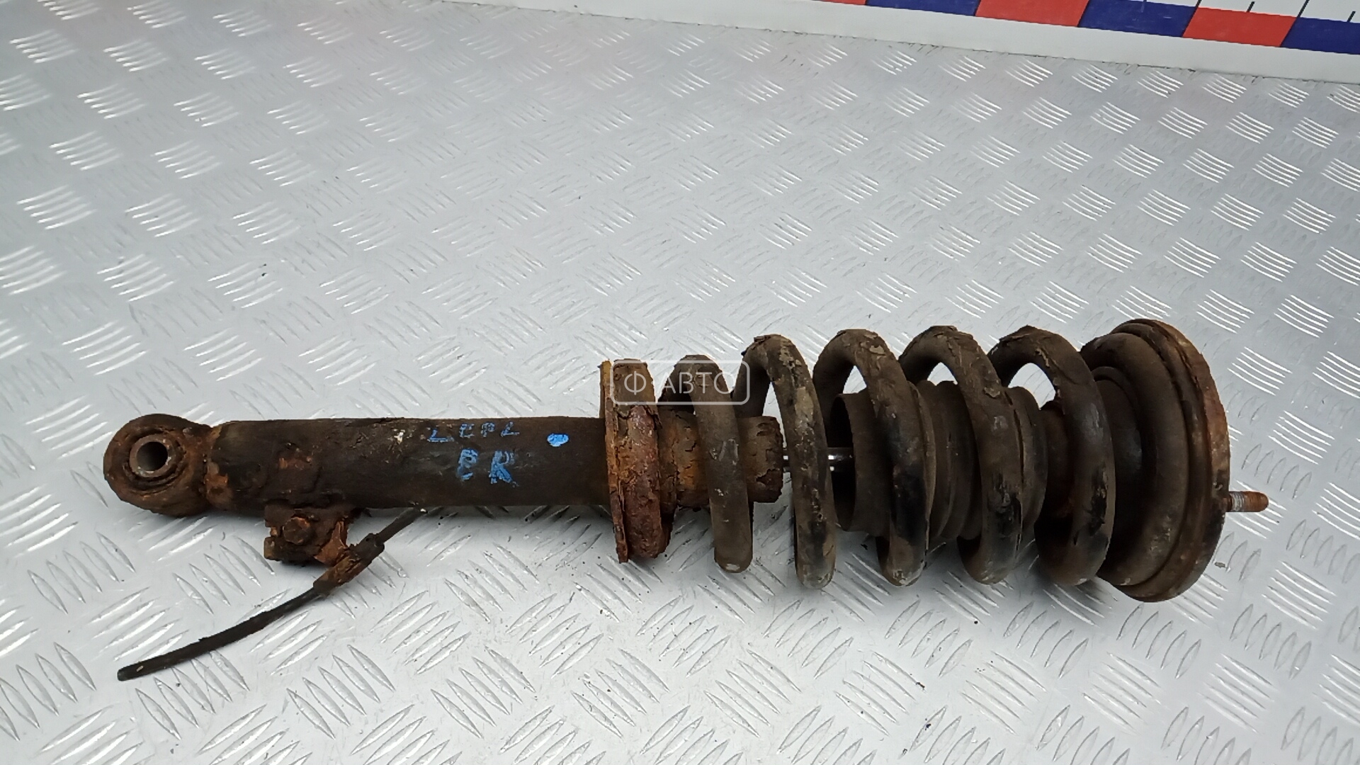 Стойка передняя правая