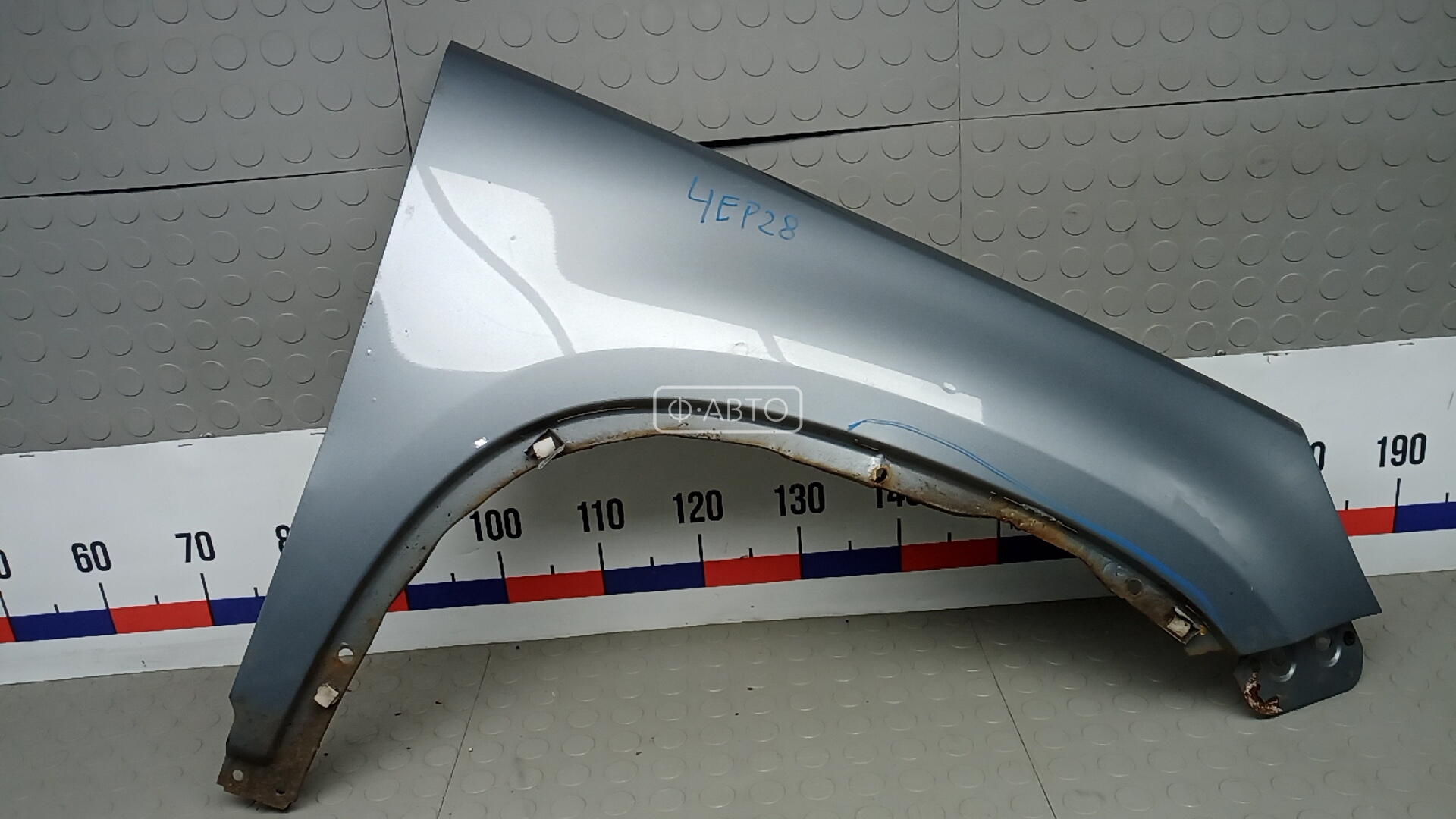 Крыло переднее правое