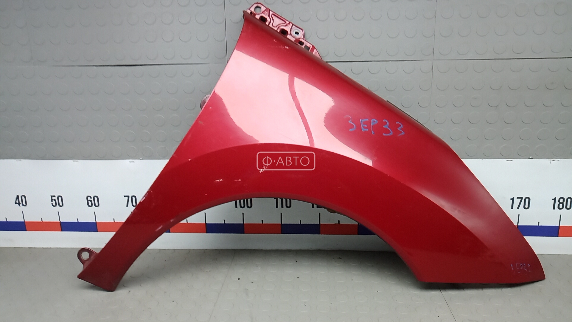 Крыло переднее правое