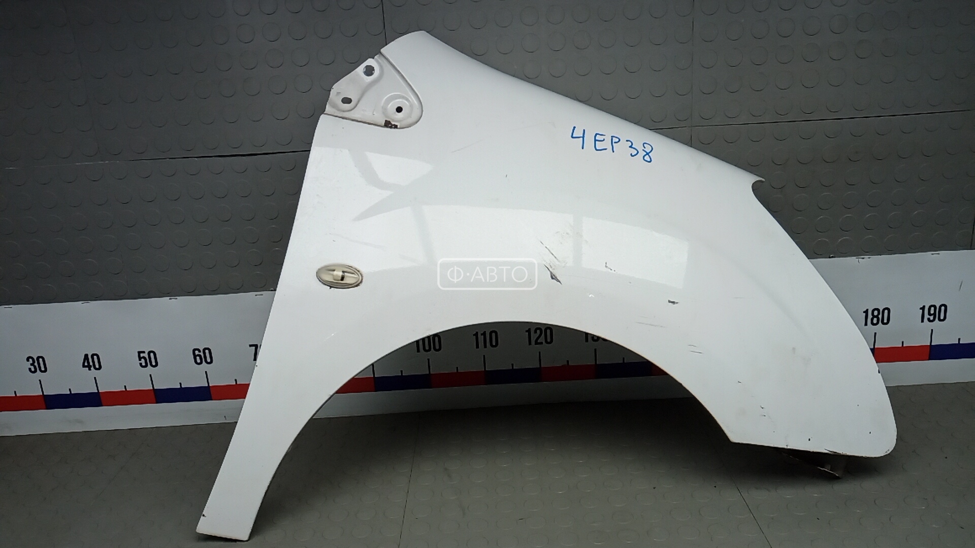Крыло переднее правое