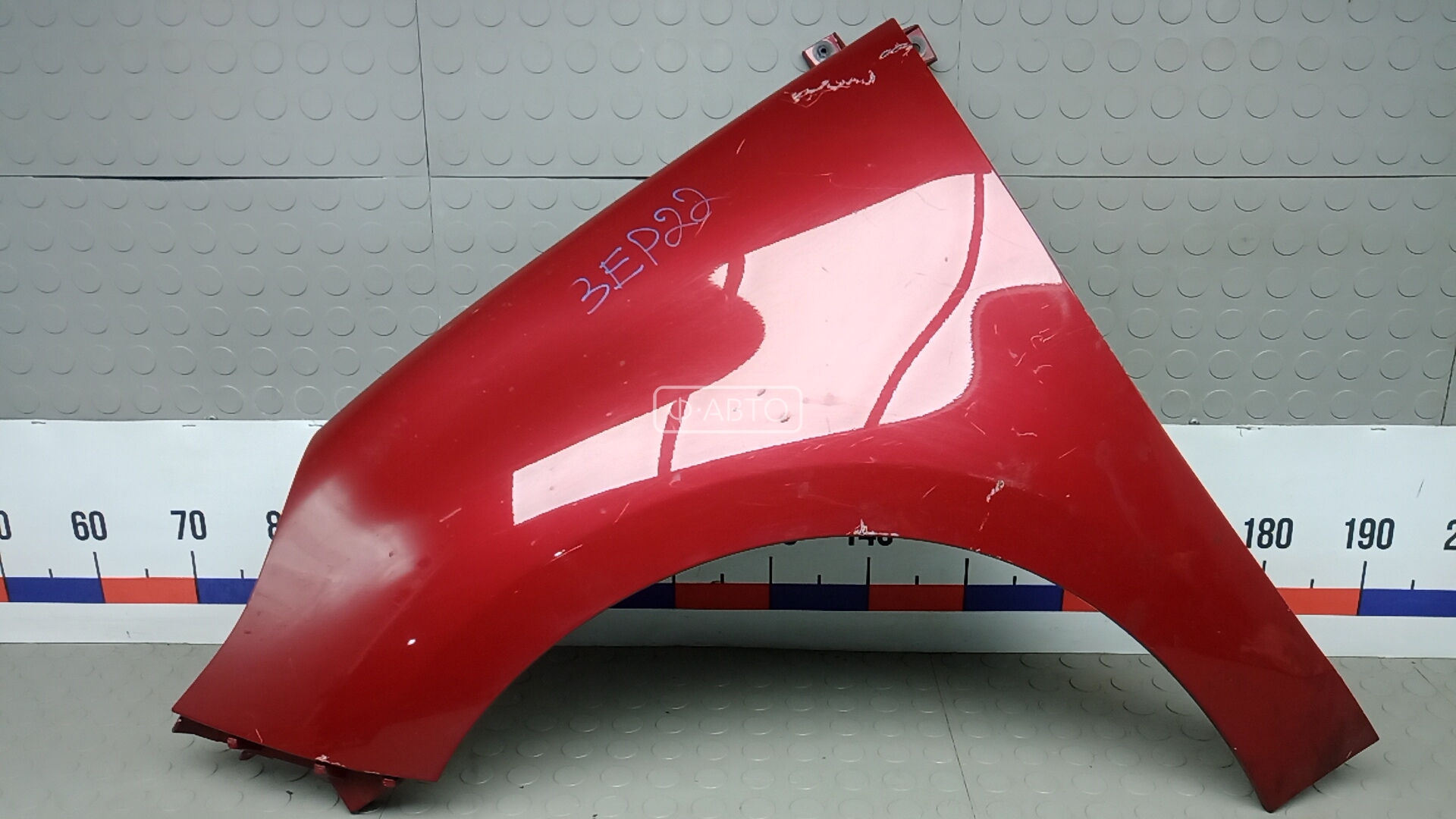 Крыло переднее левое