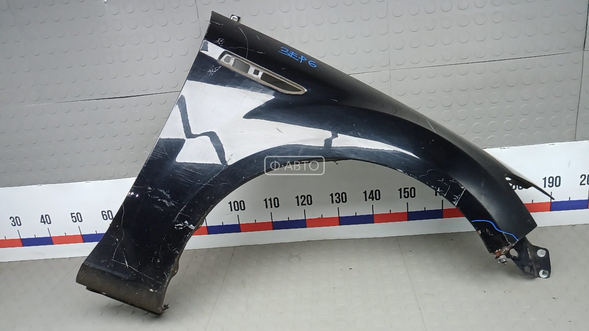 Крыло переднее правое