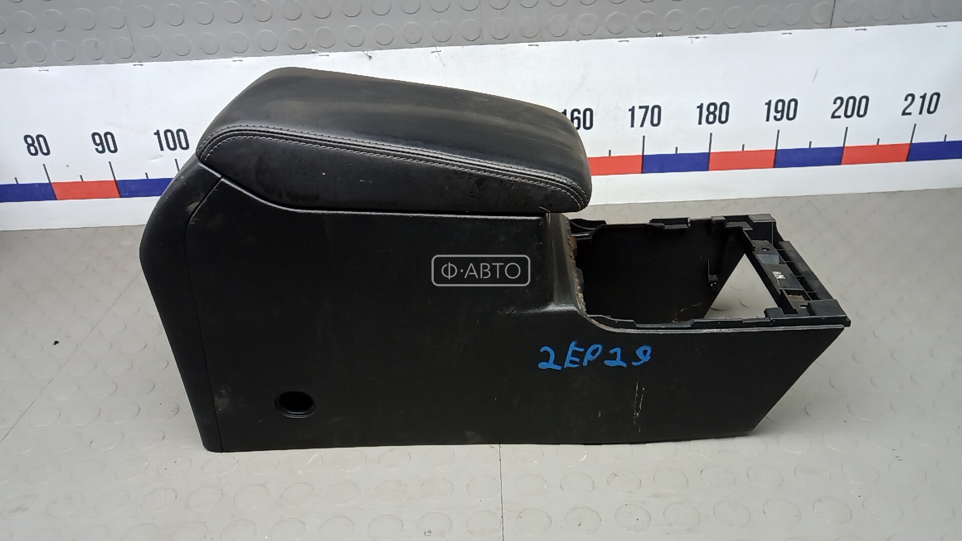 Подлокотник центральный