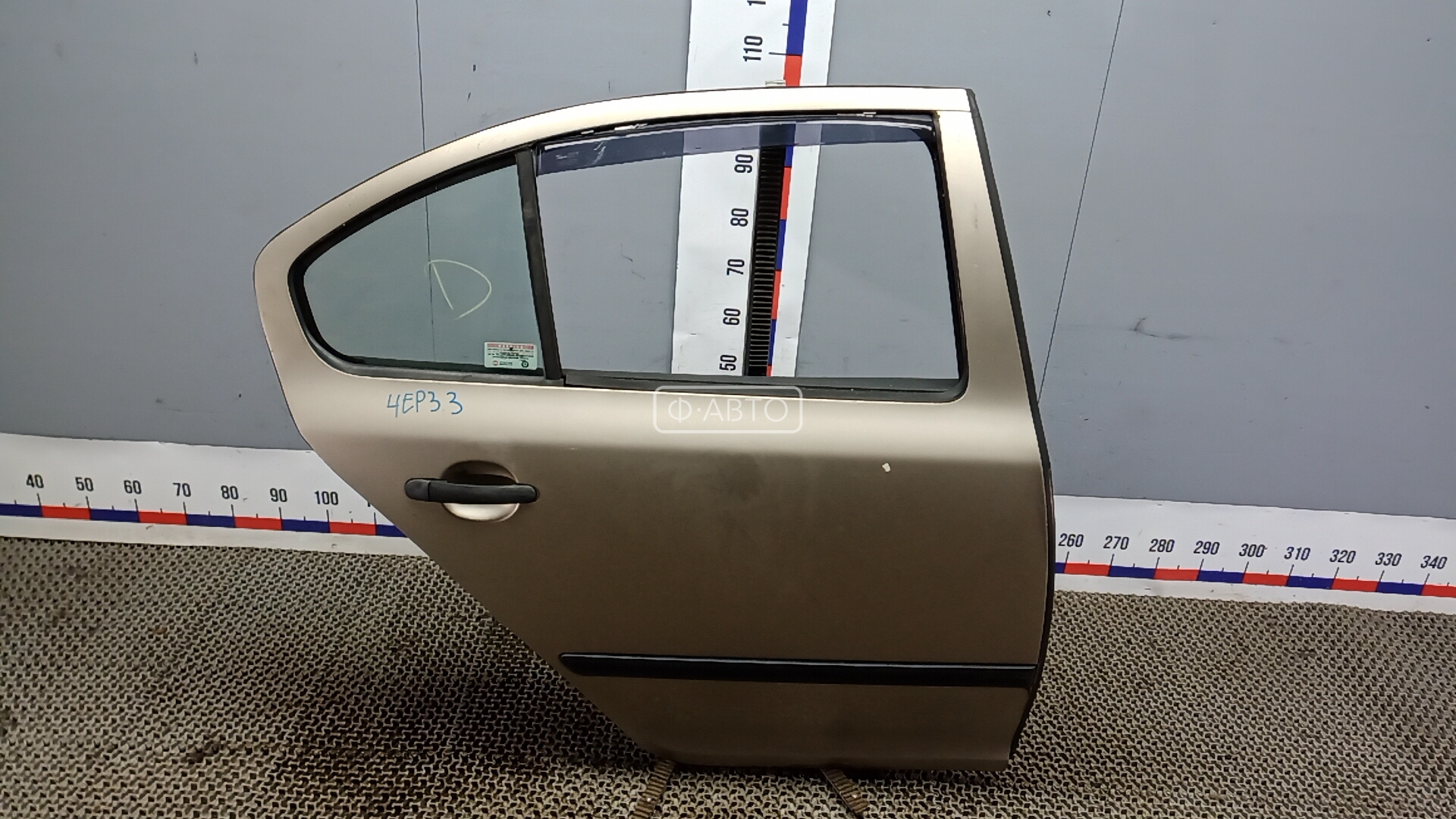 Дверь задняя правая