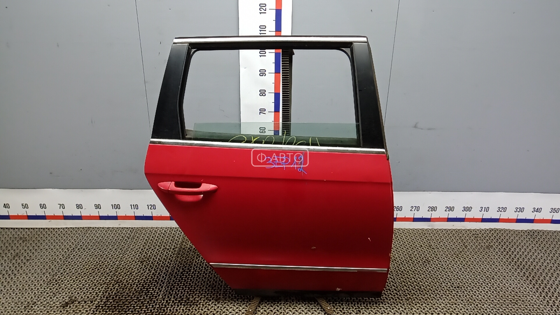 Дверь задняя правая