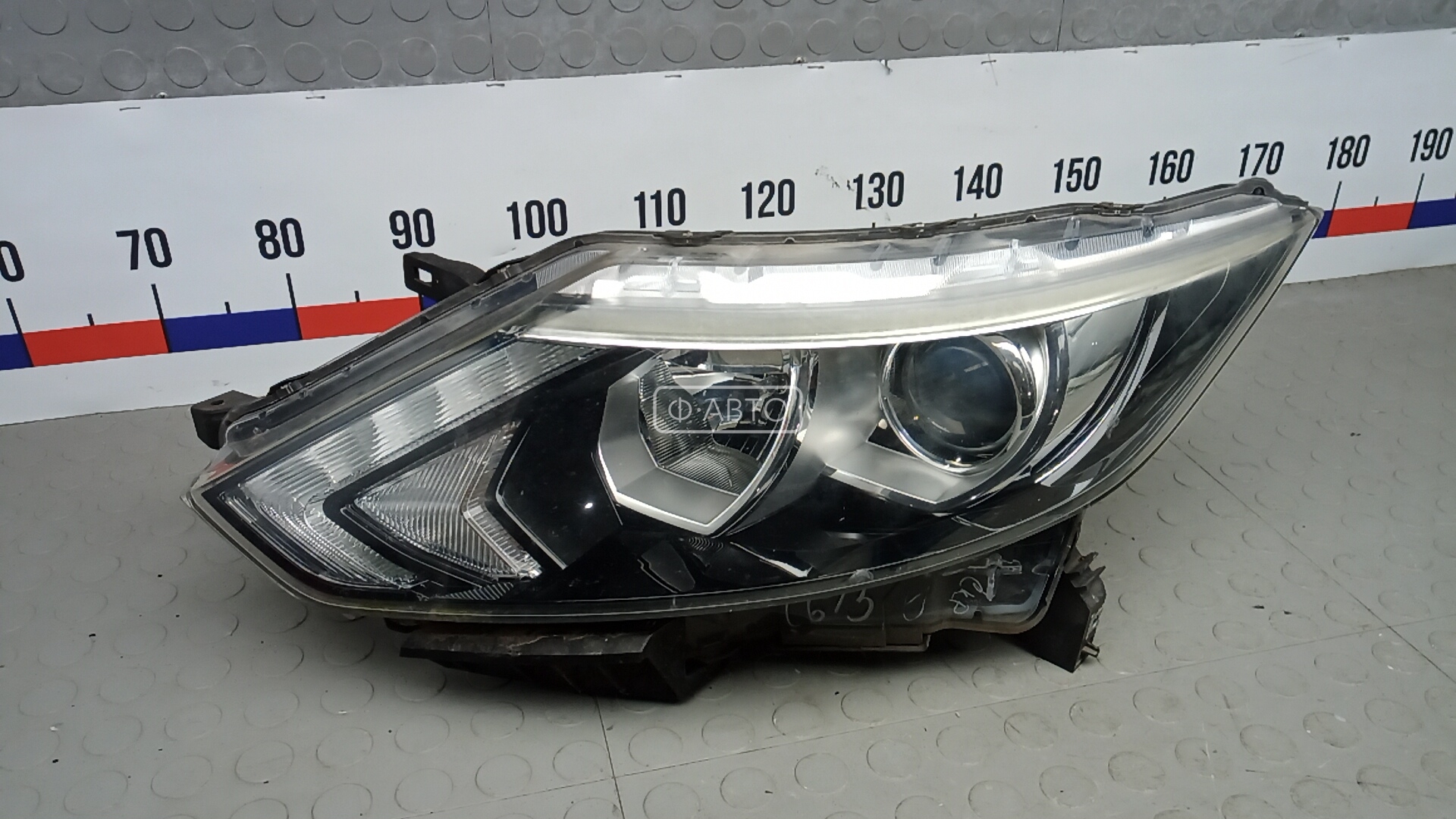 Фара левая