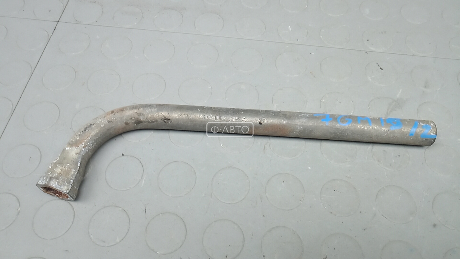 Ключ колесный