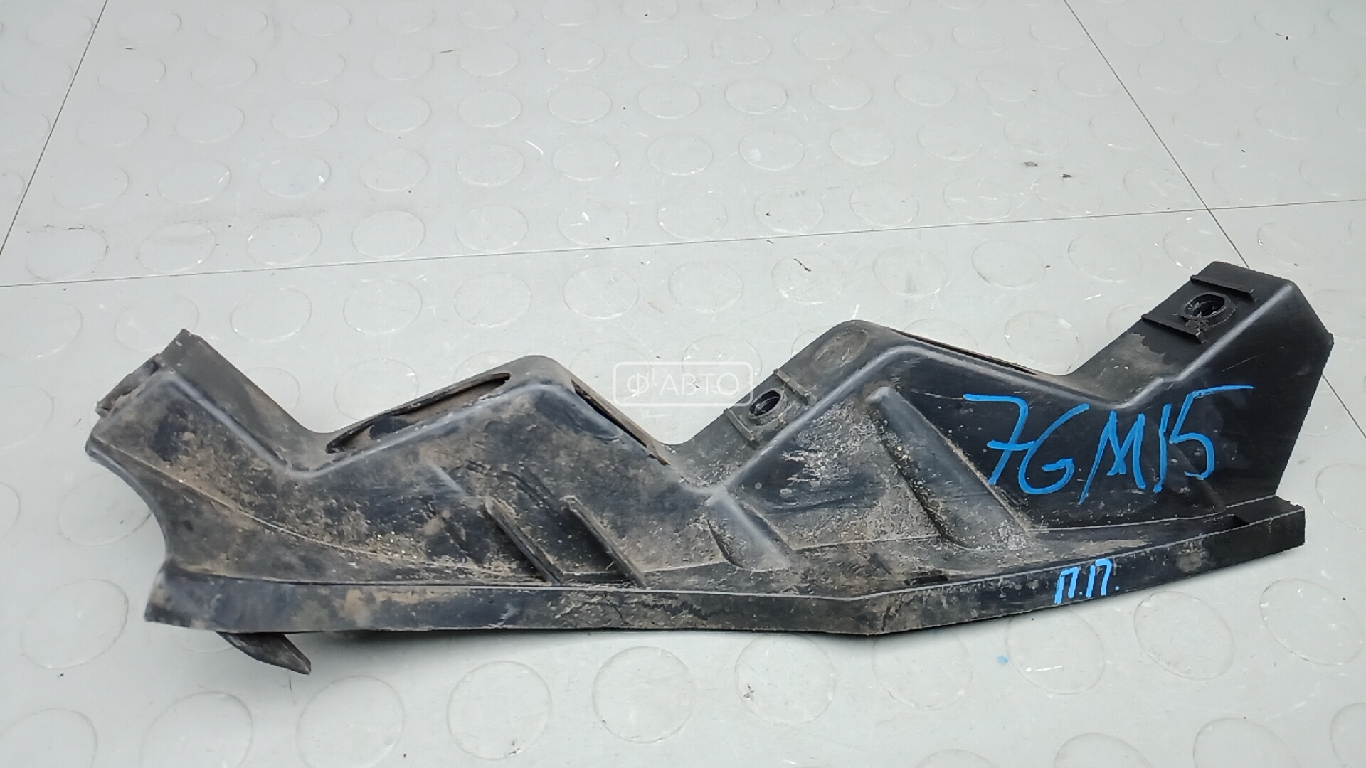 Крепление бампера переднее