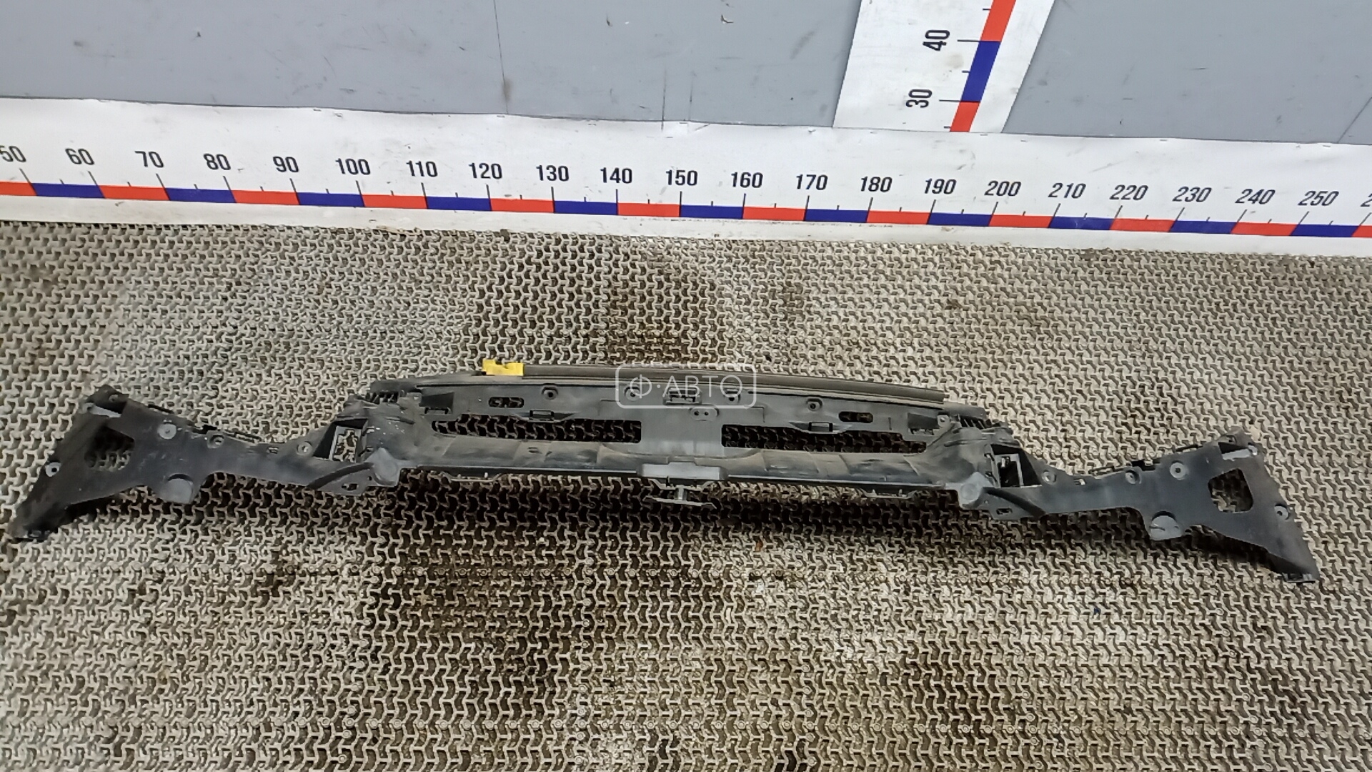 Рамка капота