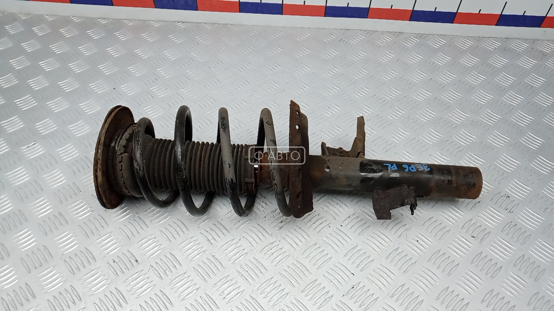 Стойка передняя левая