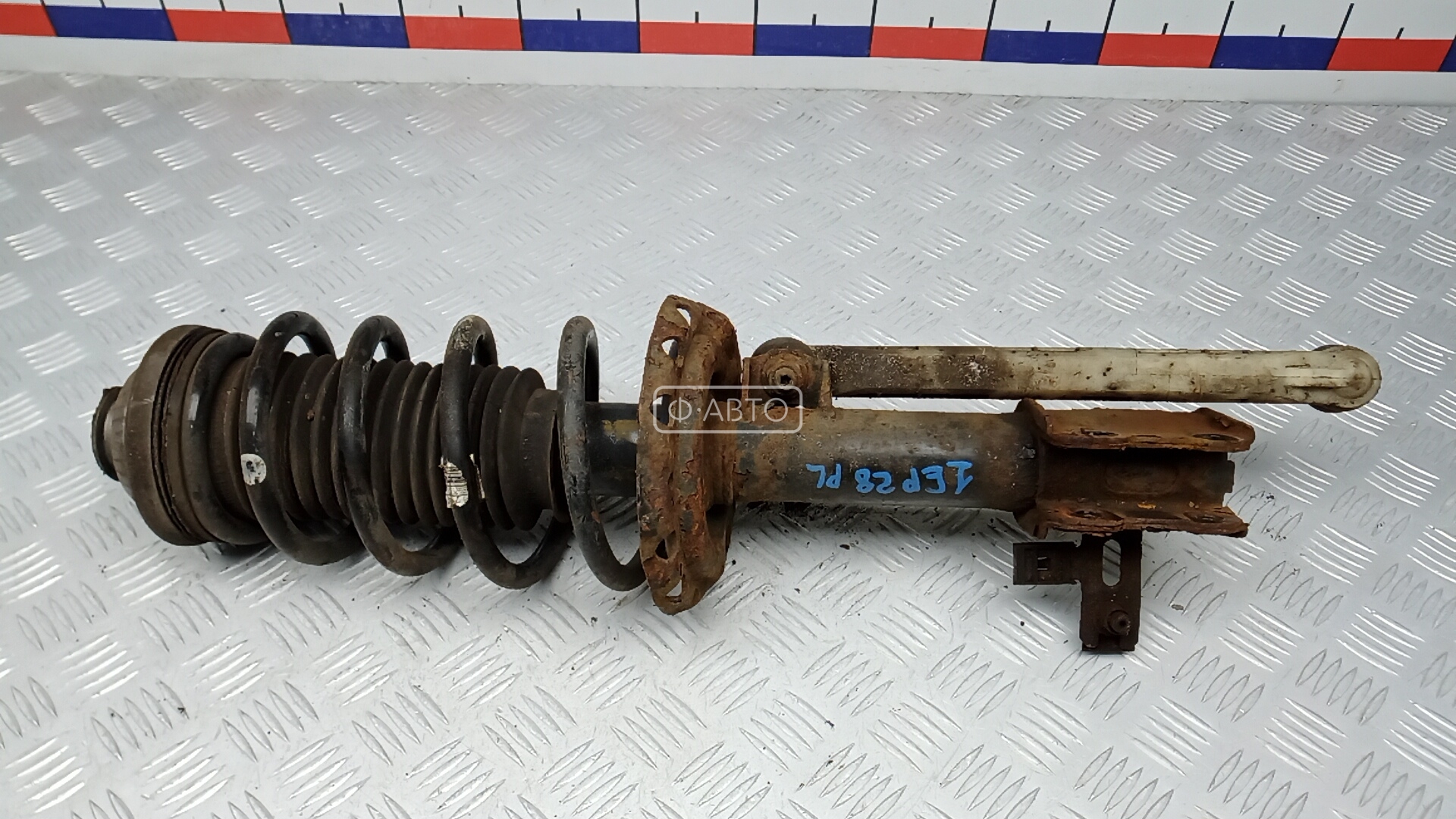 Стойка передняя левая