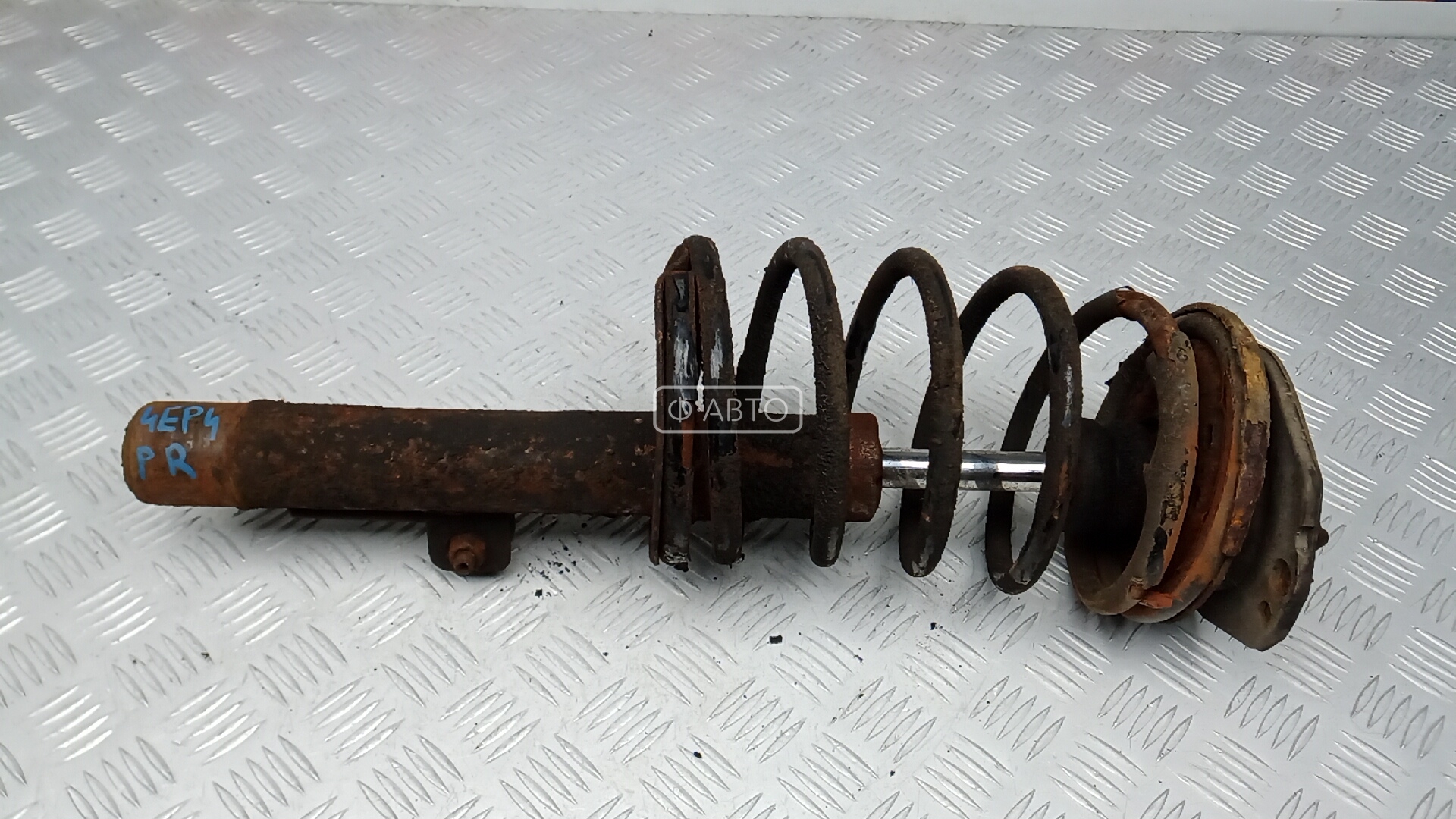 Стойка передняя правая